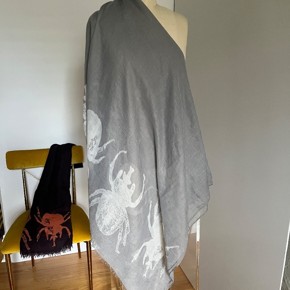 India Hicks Beetle Scarf Wrap in Grey - Picture 3 of 7